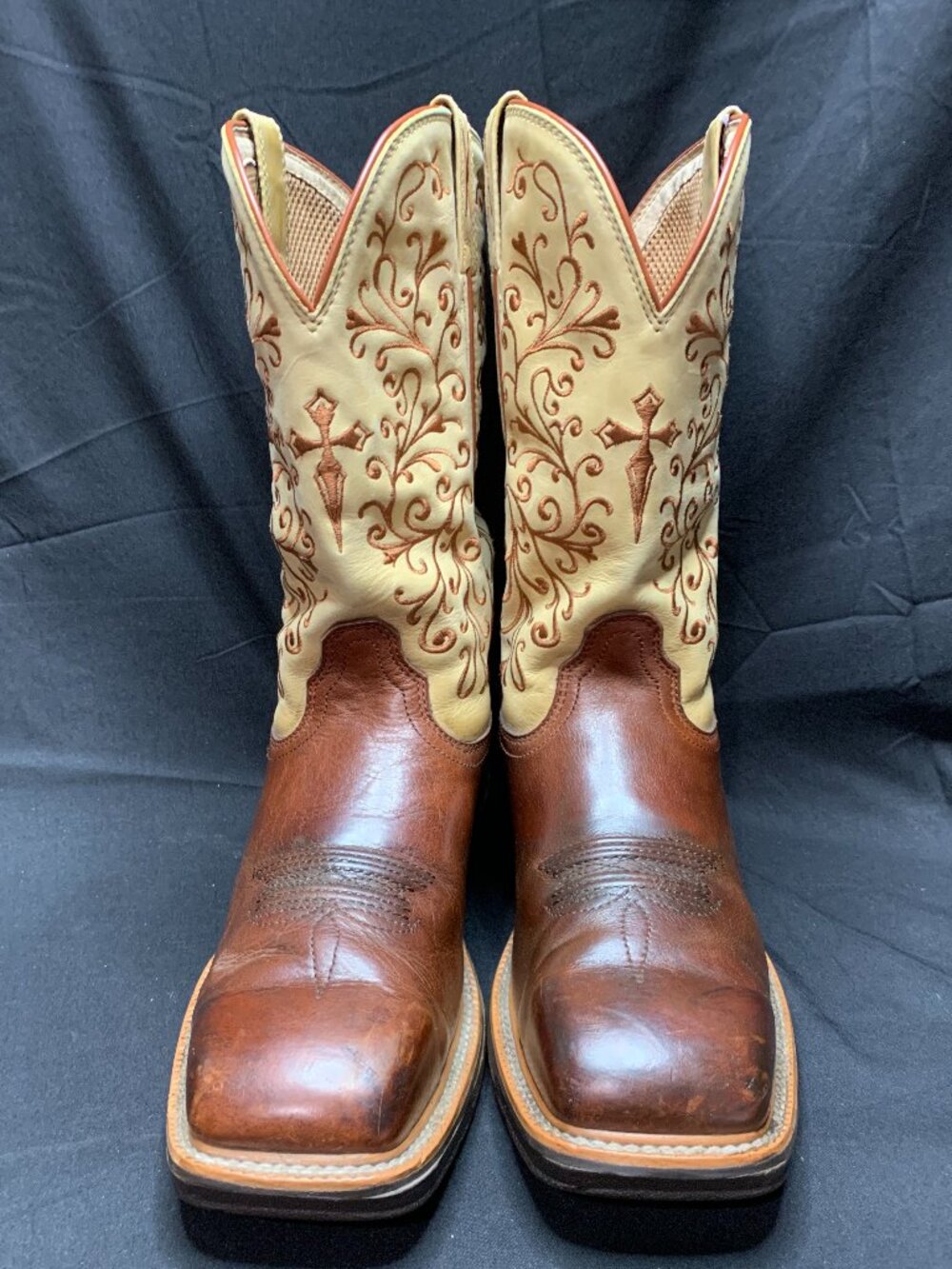 Twisted X Western Boots Ornate Embroidery and Cross Detail on Shaft Sz 9B